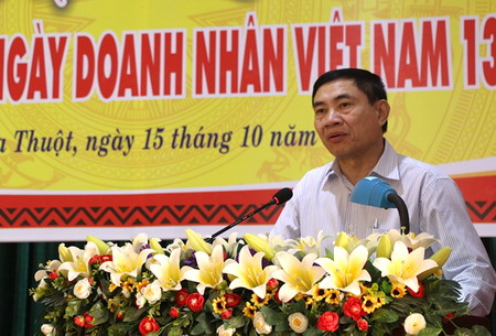Ủy viên Trung ương Đảng, Phó Bí thư Tỉnh ủy Trần Quốc Cường phát biểu tại buổi gặp mặt